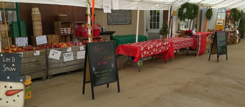 Highland_orchards_outdoor_market